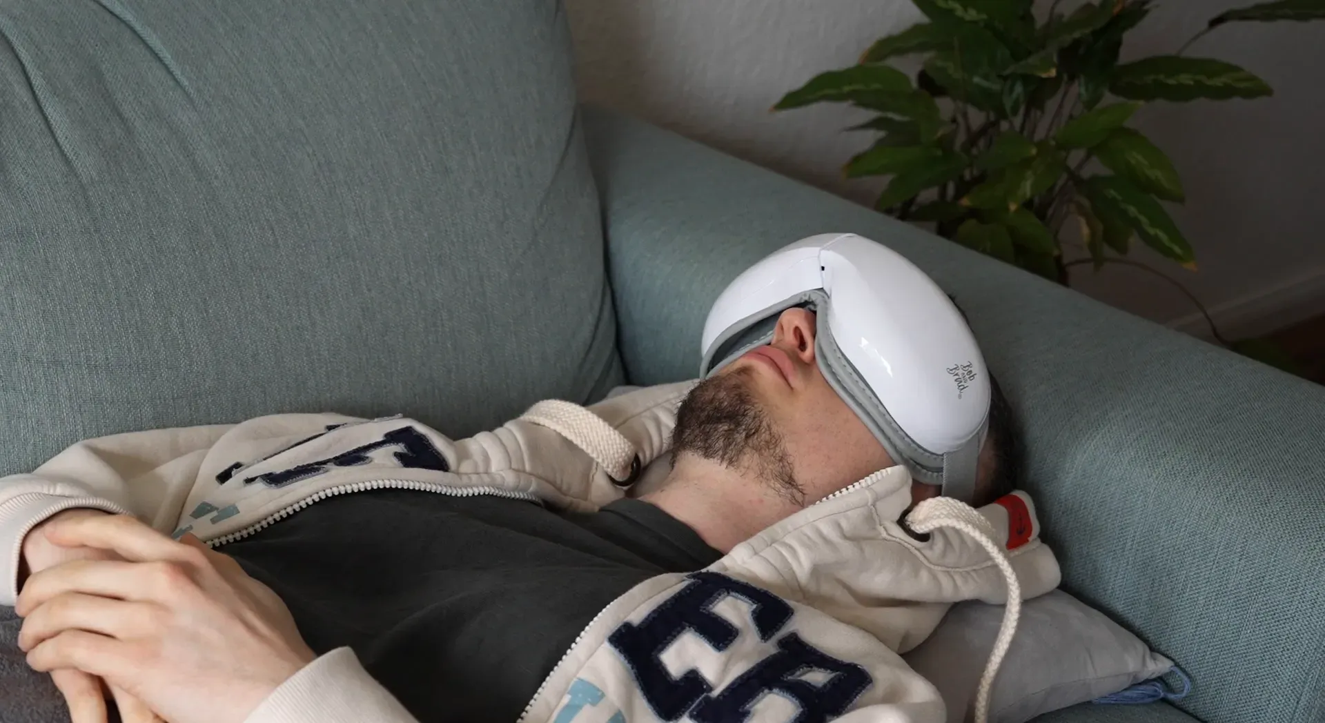 Bob & Brad EyeOasis 3 Review - This New Eye Massager is Awesome! 5 Air compression massage around the temples