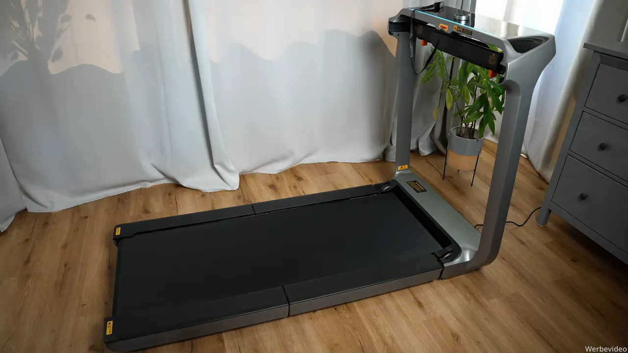 WalkingPad X218 aufgeklappt und bereit für den Leistungstest, freie Ansicht