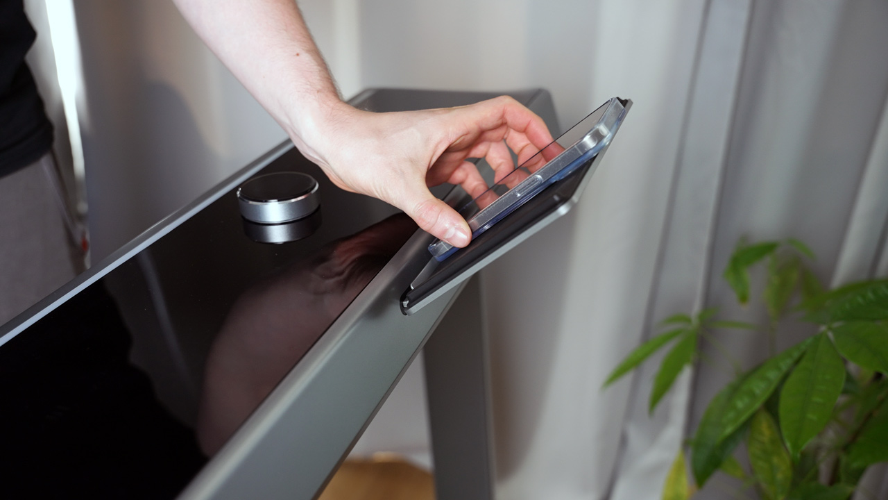 Display-auf-Handy-und-Tablet-Halterung-des-WalkingPad-X218