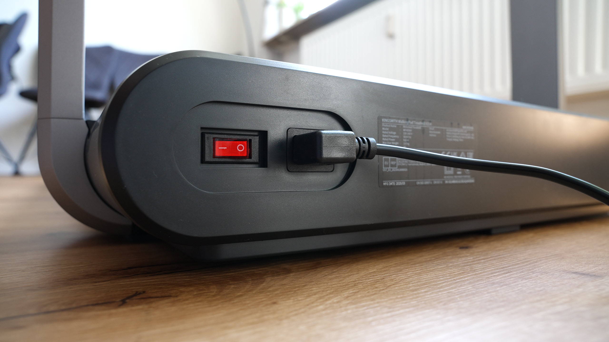 WalkingPad X214 mit dem Strom verbunden