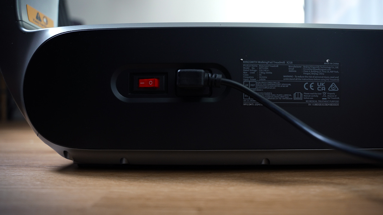 WalkingPad-X218-mit-dem-Strom-verbunden