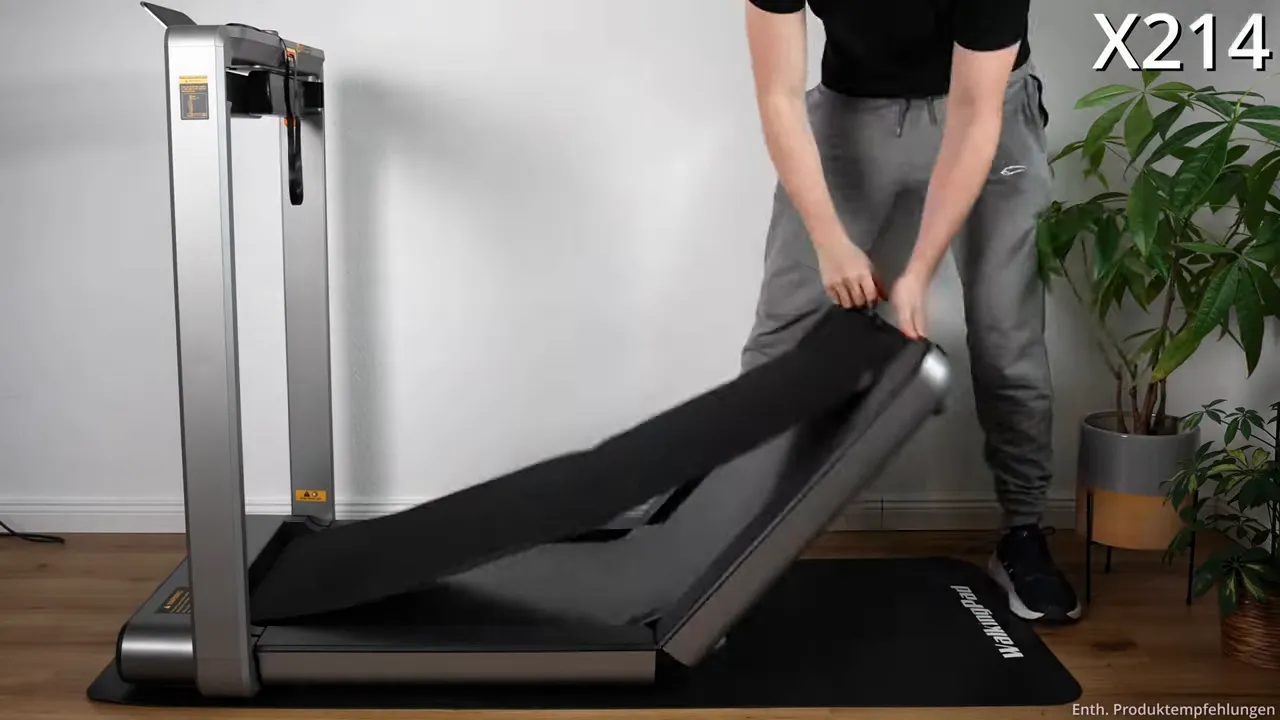 WalkingPad X214 halb zusammengeklappt zum Aufbewahren unter dem Schreibtisch