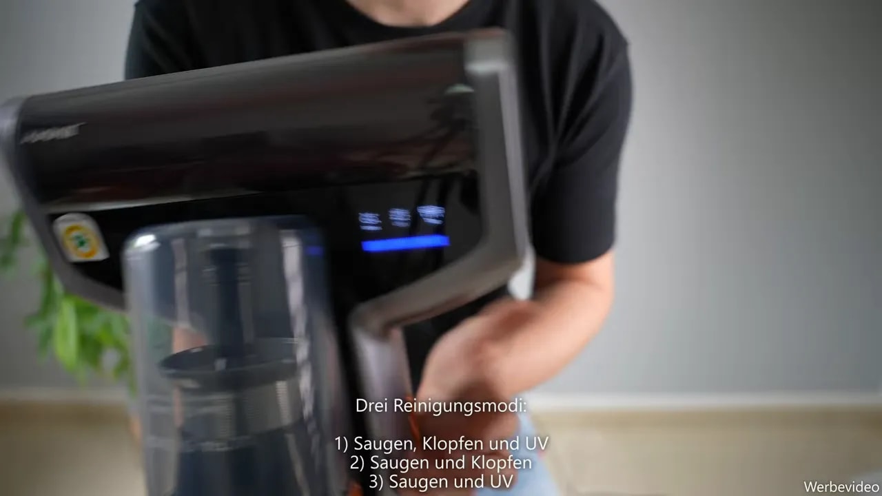 Oberseite des JIMMY Staubsaugers mit blau leuchtender Anzeige und zwei Bedientasten