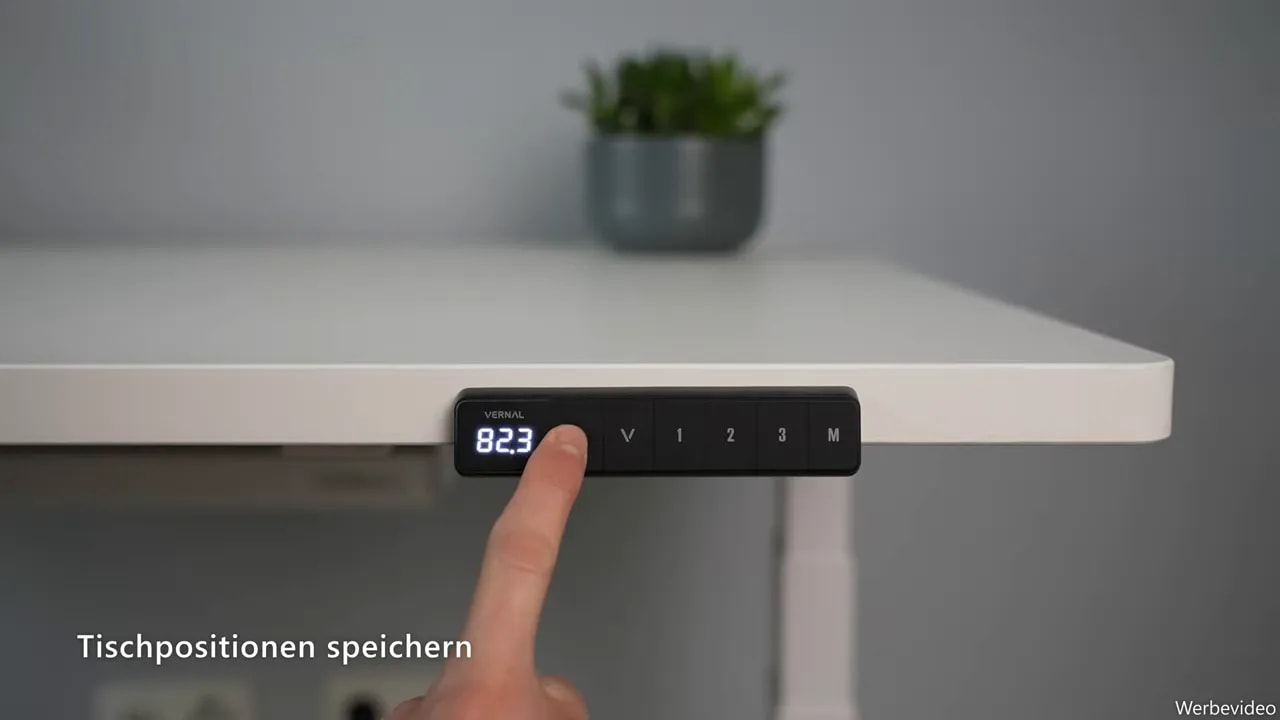 Control panel under a white desktop with the digital height display showing 82.9