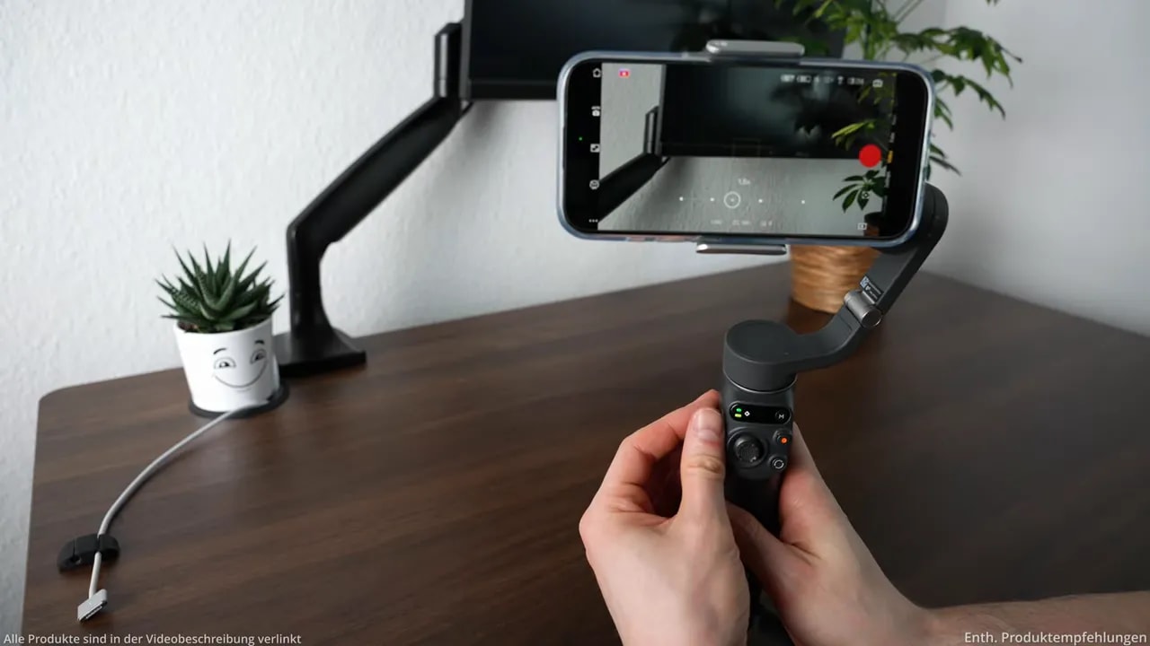 Smartphone im Querformat auf einem Gimbal mit sichtbarer Kamera-App
