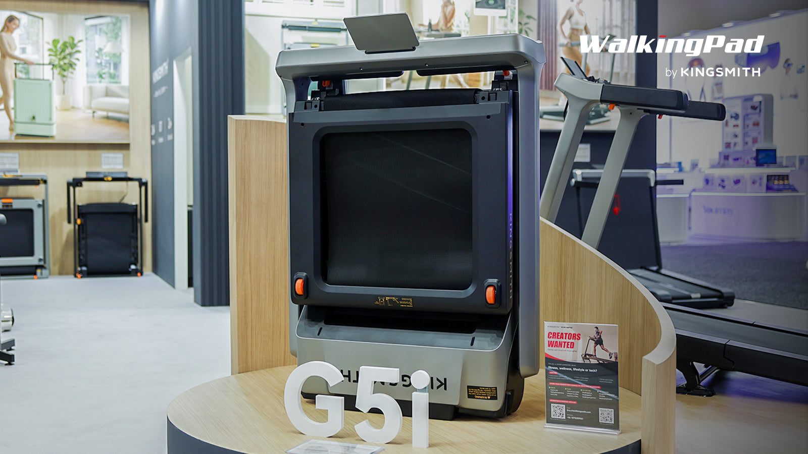 Die neuen WalkingPads 2025 und 2026 im Vergleich: Z3 Hybrid Plus, G1, MC21, X23, X218 und die IFA-Neuheiten 12 Das WalkingPad G5i zusammengeklappt am Messestand (Herstellerfoto)