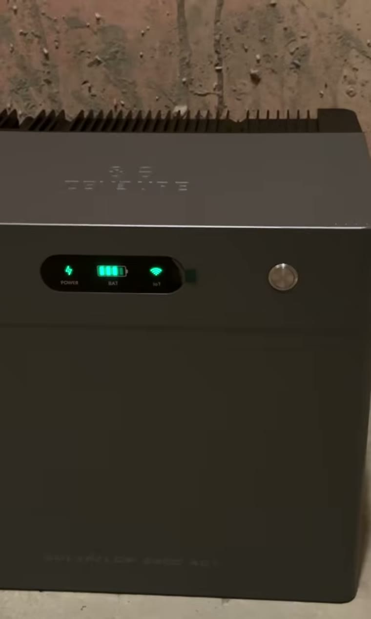 Zendure SolarFlow 2400 AC+ im Keller