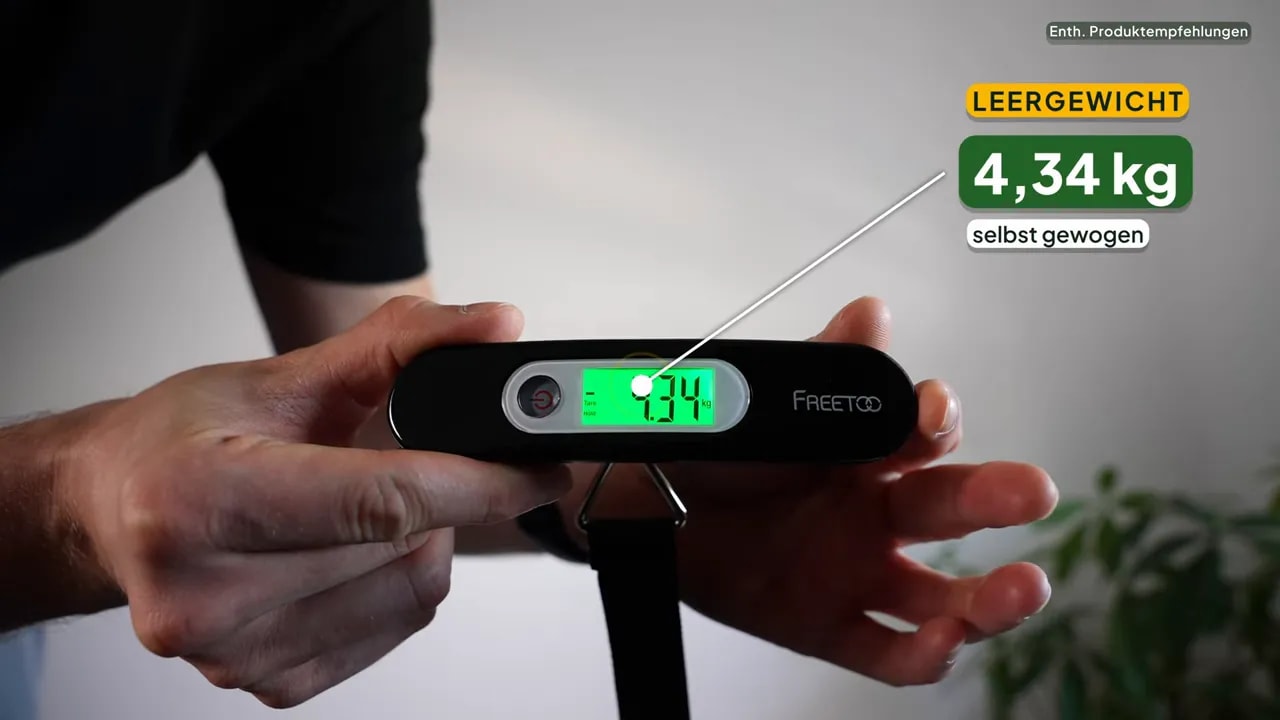 BEIBYE Koffer 2080 XL im Test: ausgepackt und gewogen 7 FREETOO Kofferwaage zeigt 4,34 kg für den leeren BEIBYE Koffer 2080 XL in Dunkelgrün
