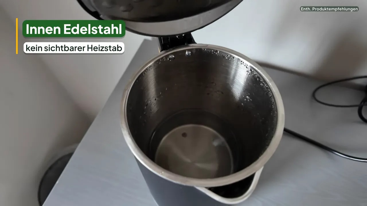 Blick in den geöffneten Edelstahlbehälter mit geschlossenem Boden ohne sichtbaren Heizstab