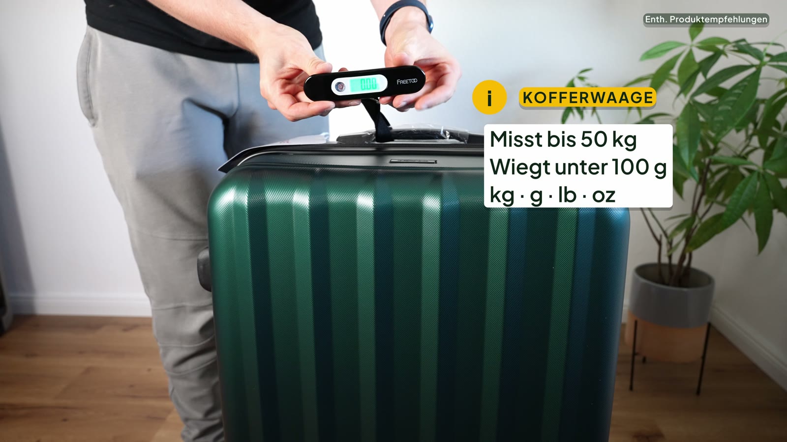 BEIBYE Koffer 2080 XL im Test: ausgepackt und gewogen 8 FREETOO Kofferwaage am Tragegriff des BEIBYE Koffers